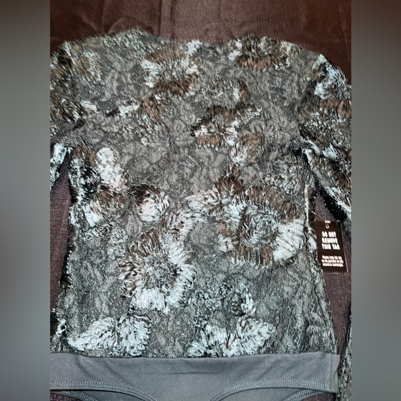 Express Lace Embroidered V-Neck Long Sleeve Thong Bodysuit - Picture 9 of 9